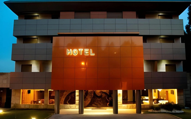 Pdh, Lda. Paredes Design Hotel