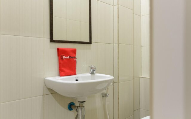 RedDoorz near Puri Indah Mall