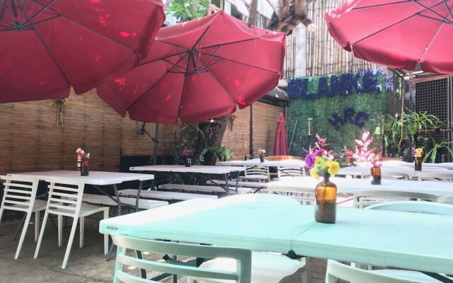 The Blanket Hotel Restaurant & Coffee