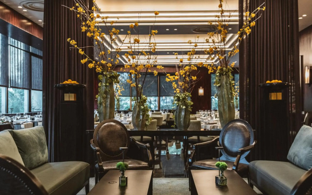 Divani Caravel Hotel
