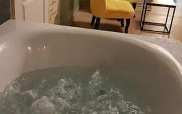 Suites Avec Spa Prive Manoir De Barbotin