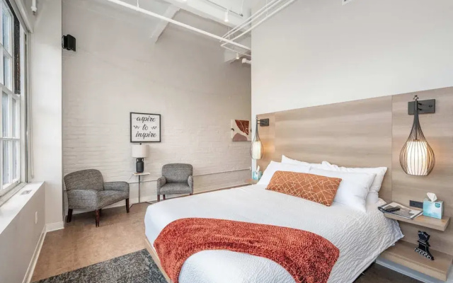 The 333 Suites For 24 Guests