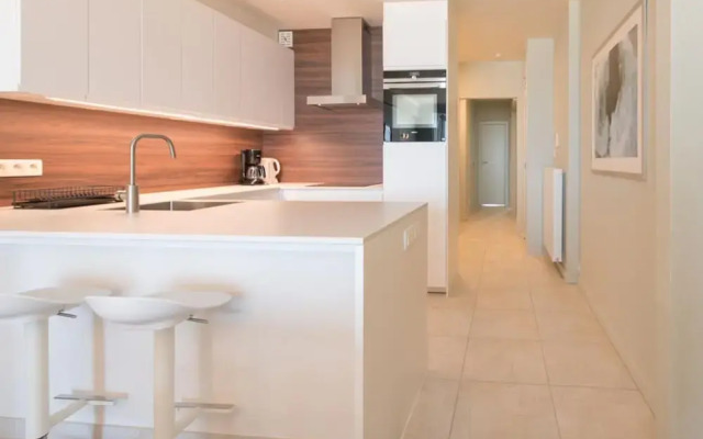 Apartment With Marina View