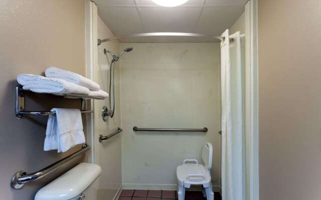 Super 8 by Wyndham Clarksville Northeast