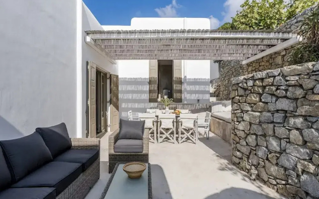 Traditional Villa With Swimming Pool