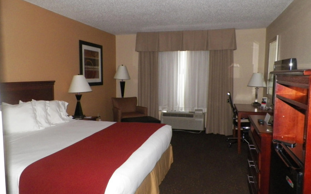 Holiday Inn Express & Suites Forest by IHG