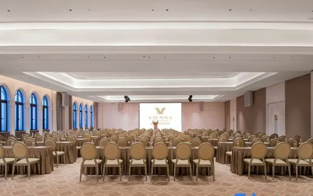 Vienna International Hotel (Fudingdong Station) – Business – Ningde