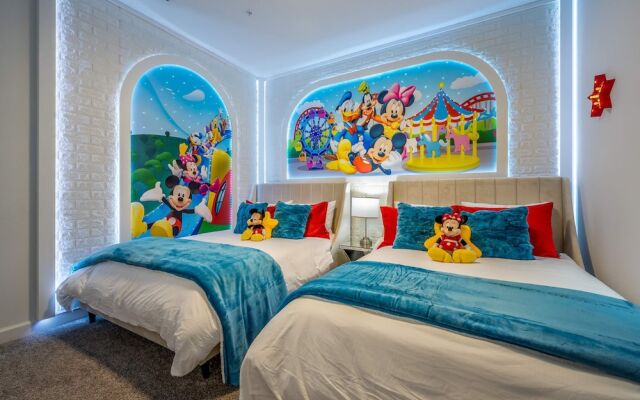 Luxury Chic Modern Home Prime Location