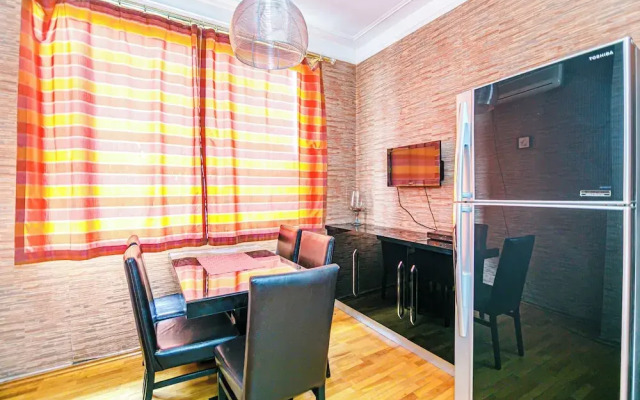 Luxury Apartment with Flame Tower View