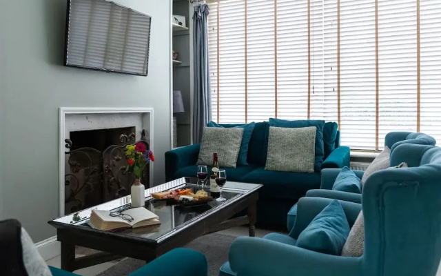 Stylish 4-bedroom Townhouse in the Heart of Bath