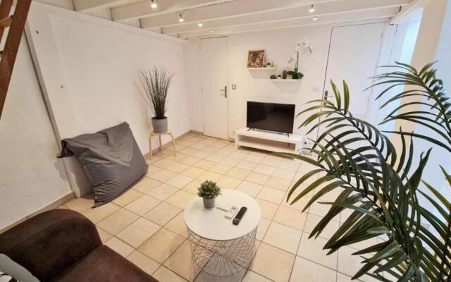 GregBnb-com - T2 CLIMATISÉ Mezzanine - Atypique - Centre Ancien