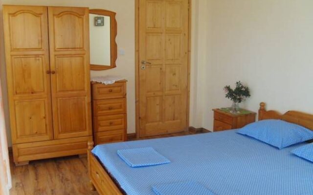 Hotel "Dvete Mecheta"
