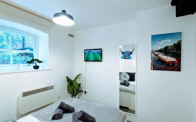 Cosy Riverside Apartment - Woodsmill Quay Free Parking