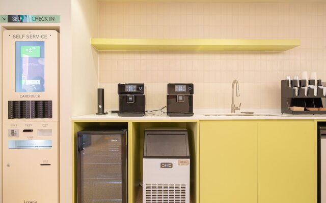Workers Hotel Ansan by Aank