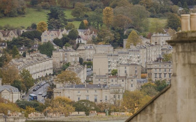 Impeccable 4-bed Apartment in Bath