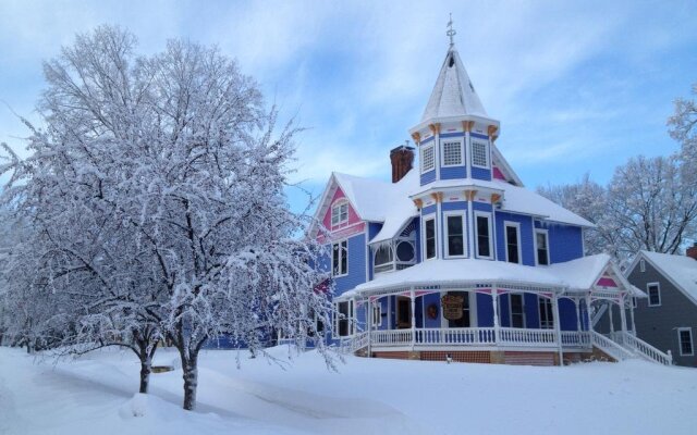 Historic Hutchinson House B&B