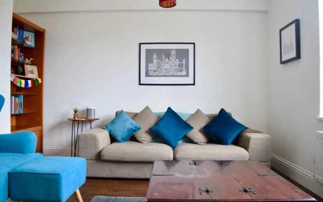 Stylish 2 Bedroom Flat With Views of The Shard