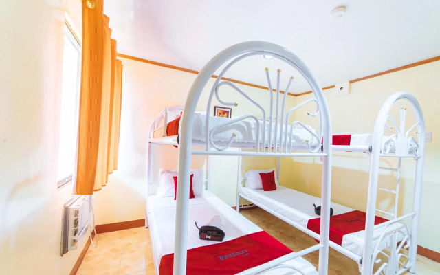 RedDoorz near Golden Sarok Shrine