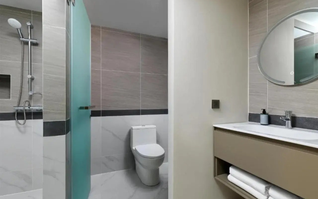 13 Coins Tower Hotel Tiwanon
