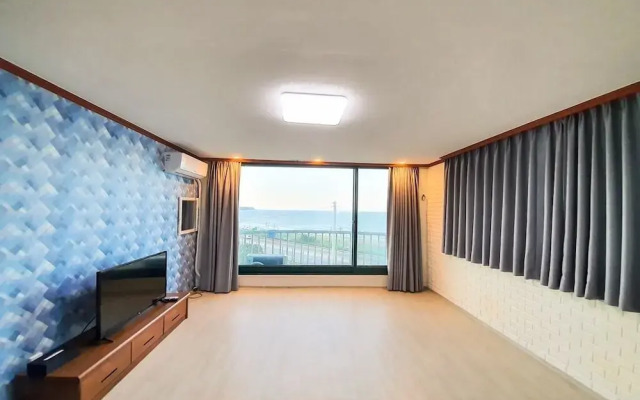 Mangsang Beach Pension