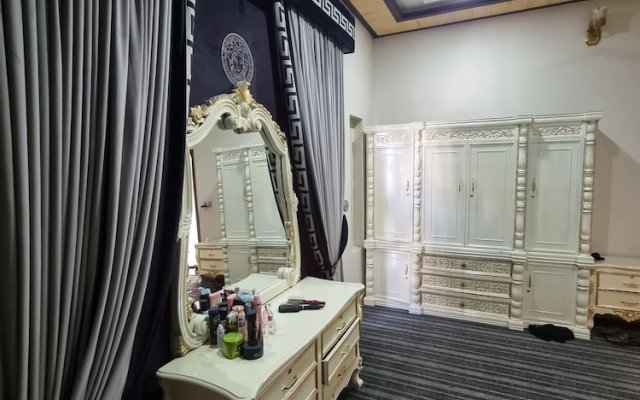 Impeccable 4-bed Villa in Gujrat