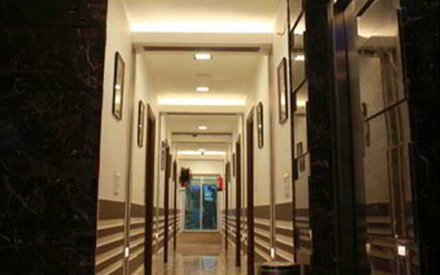 FabHotel Tryfena East of Kailash
