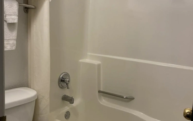 Quality Inn Mauston I-90