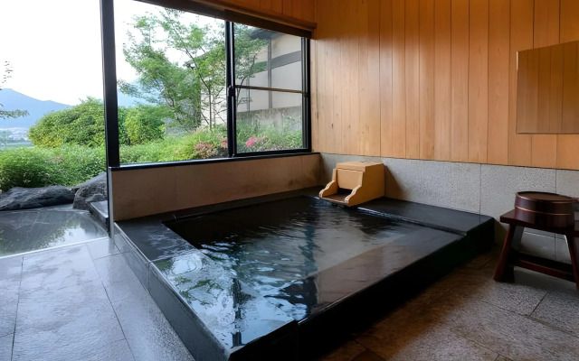 Yufuin Onsen Toshoan