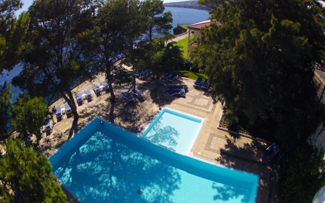 Albatroz Beach & Yacht Club