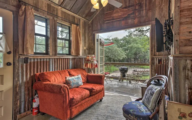 Snuggle Inn' Wimberley Cabin w/Fire Pit+Deck
