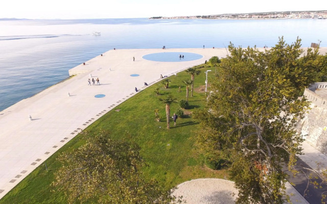 Rhythm Floating Hostel - Zadar