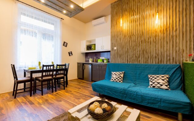 Luxury Downtown Apartment