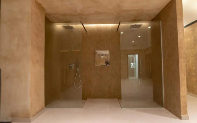 Mirror Hotel