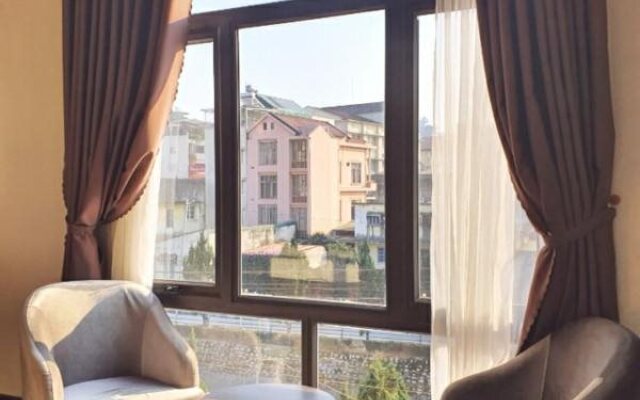 Golden Pine 3 Hotel