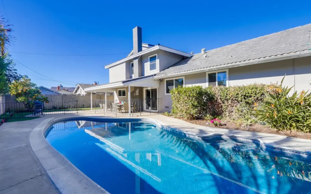 Gorgeous Upgraded 5 Bedroom & 3 Bath Home with pool
