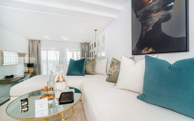 Petit Palace Suites Hotel