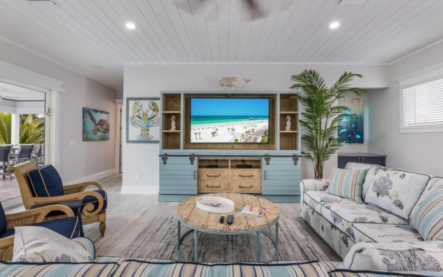 Snook Lookout - 211 Oak Ave