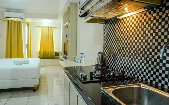 Simply Studio Room at Grand Serpong Apartment By Travelio