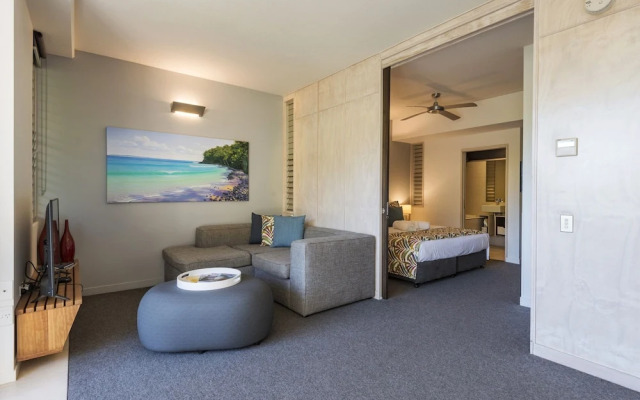 Footsteps to the Heart of Noosa and a View!
