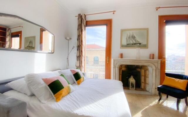 Quai St Pierre 2 bedrooms apt with sea view