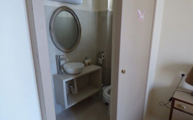 Paraportiani Guesthouse