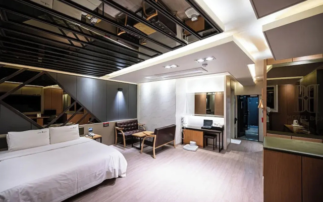 Hotel Bom