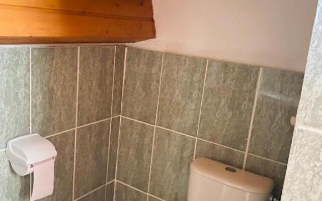 Petite annexe avec piscine commune