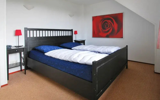 Thatched Villa With Bath in a Holiday Park