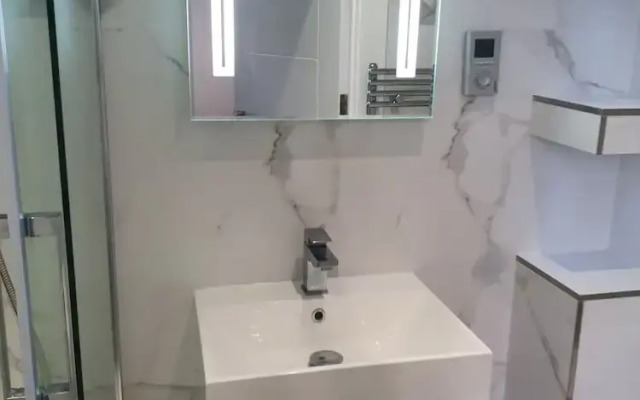 Modern Spacious Executive Apartment