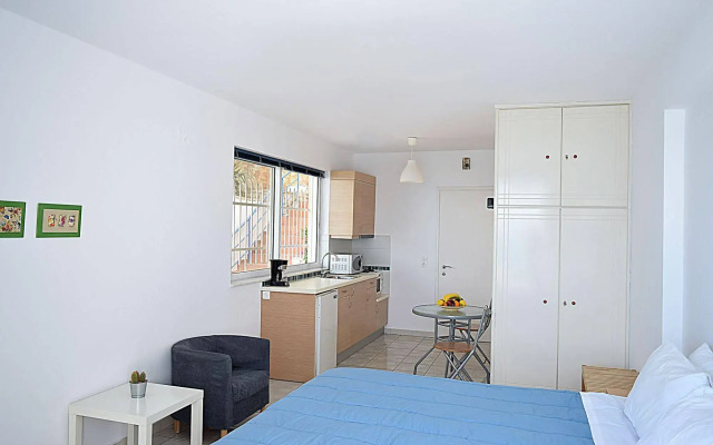 Meli Apartments & Villas