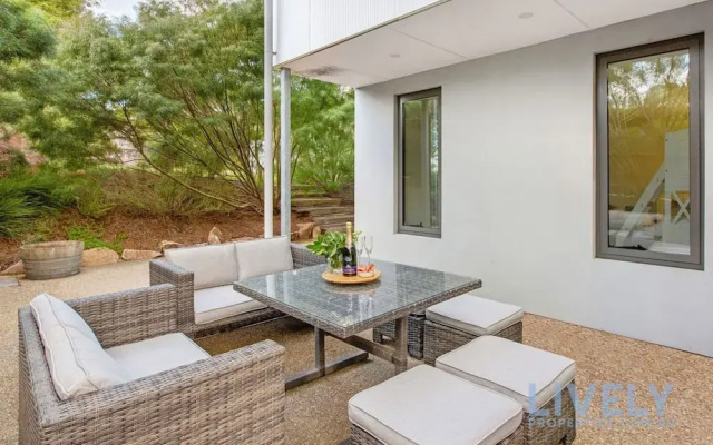 The Ocean s Edge Luxury Entertainer With Views