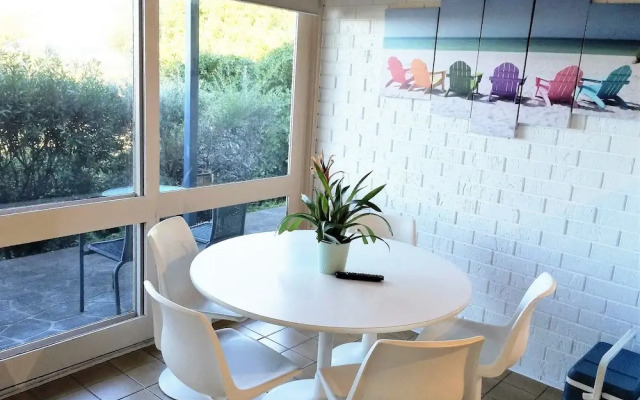 Pacific Heights Holiday Apartments & Munn's Tower House