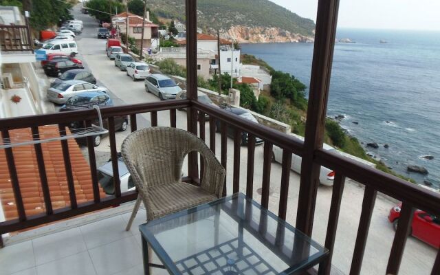 Studios Milos Skopelos-Where the Sea Meets the Sky
