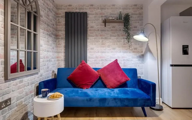 Night Stay - Alpha House